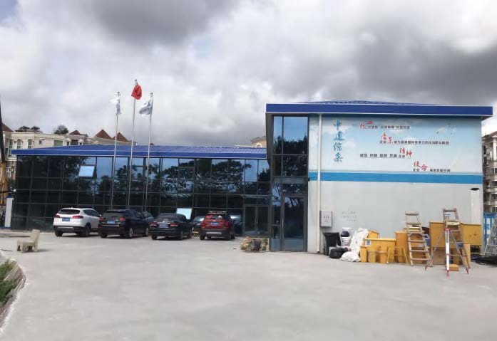 中建二局广地花园玻璃幕墙半岛官网注册